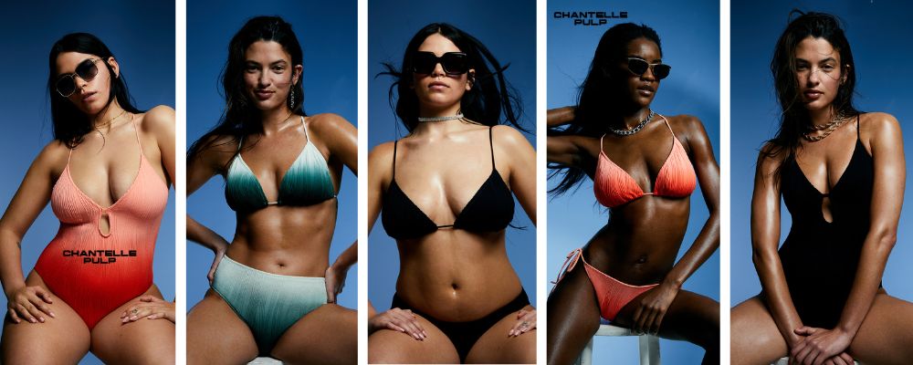 Reklambanner för Chantelle Pulp med flera modeller som visar bikinis och baddräkter mot blå bakgrund.