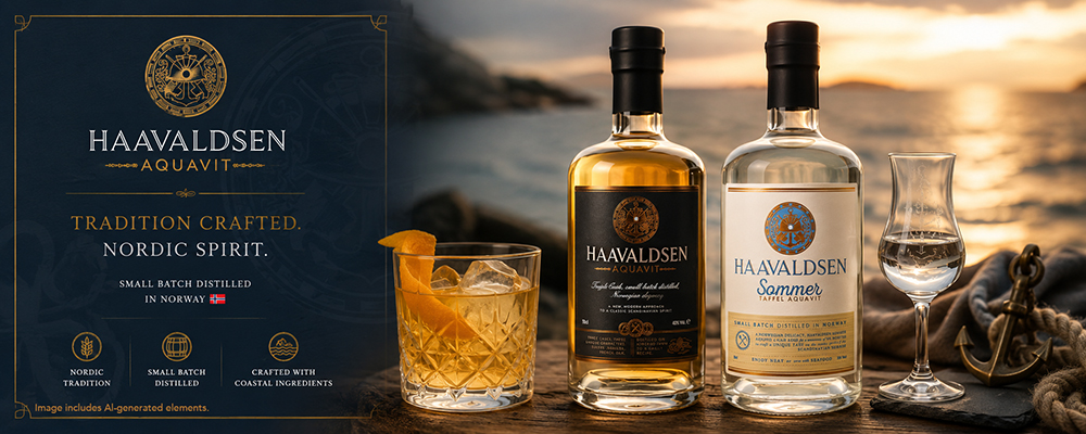 Haavaldsen Aquavit-sortiment med to flasker og cocktails i kystmiljø.