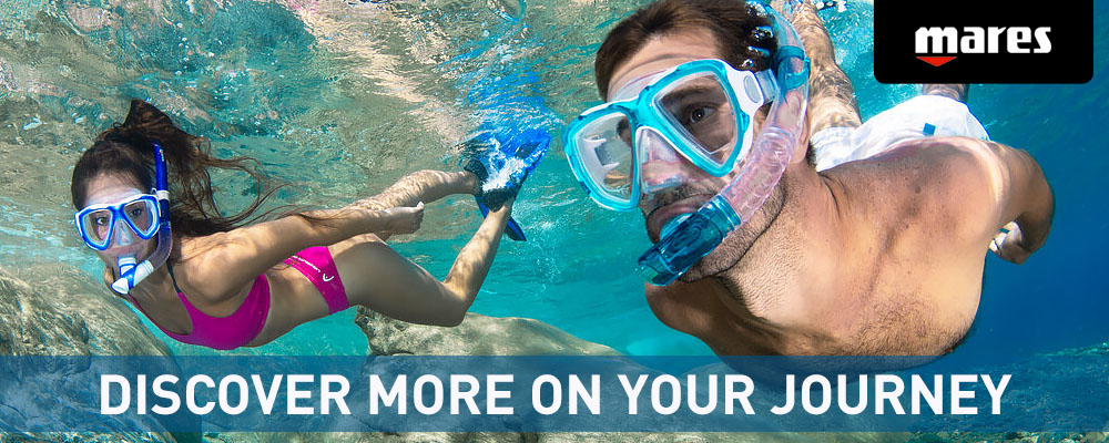 Reklamebanner for Mares med to personer, der snorkler.