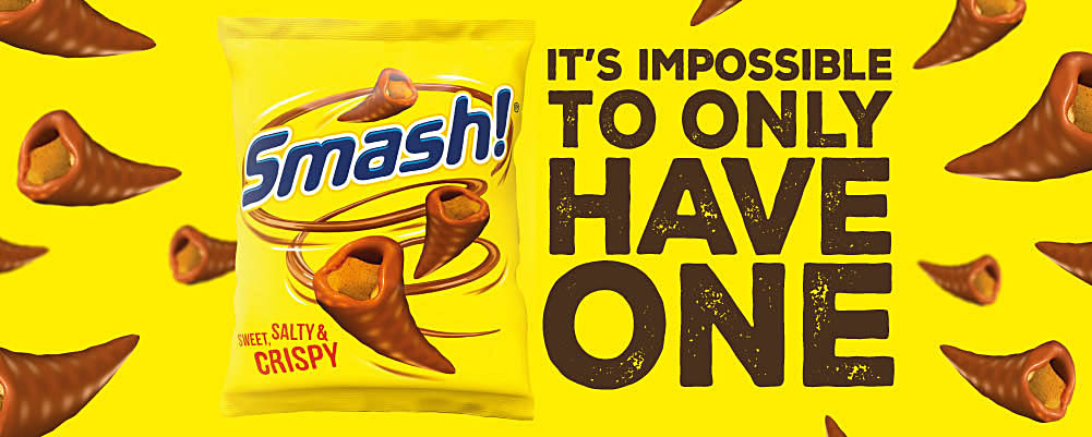 Smash!-banner med en gul påse chokladöverdragna majssnacks och flera snacks mot gul bakgrund. Norsk text: ”Det skal godt gjøres å spise bare én”.